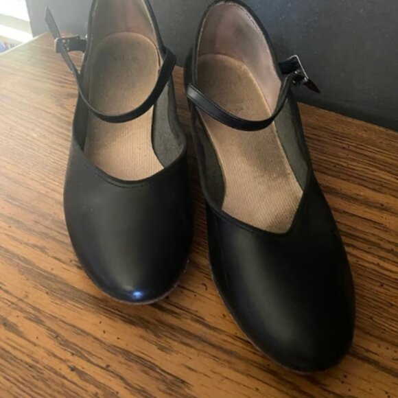 Capezio Women black ankle strap dance shoes - Picture 7 of 7